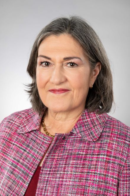 wp-content/uploads/2024/11/Fischer-Judith-portrait-scaled.jpg